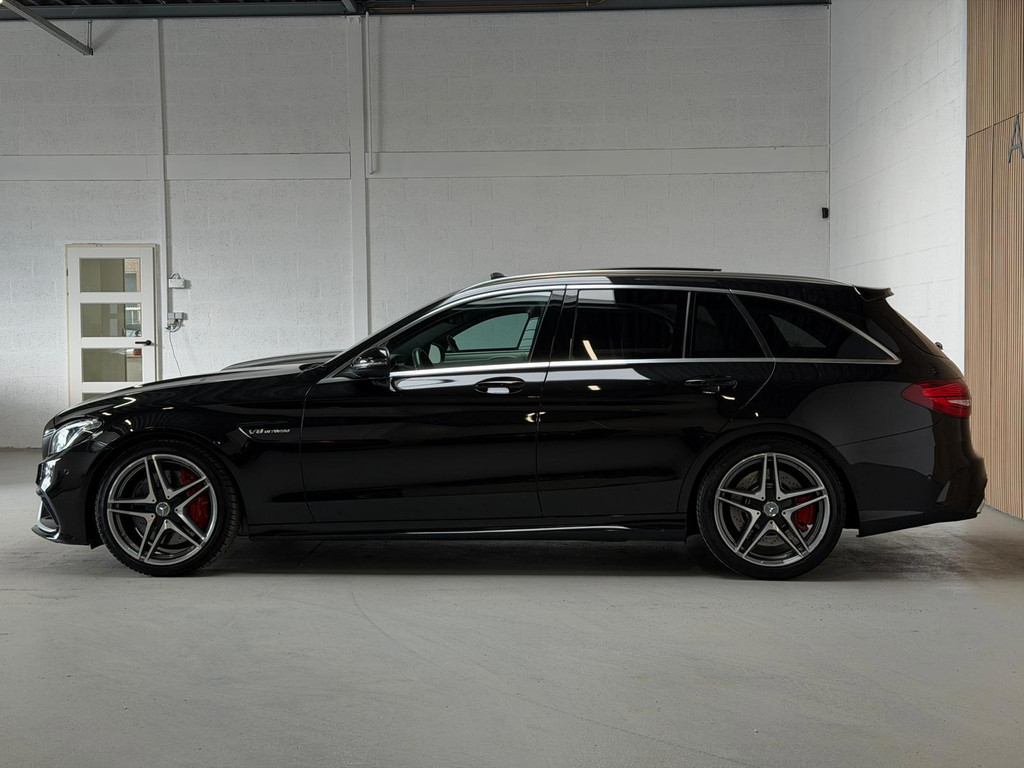 Mercedes-Benz C-Klasse Estate AMG 63 - PANO - SCHAALSTOELEN - BURMESTER 53433695-19.jpg | Global Automotive