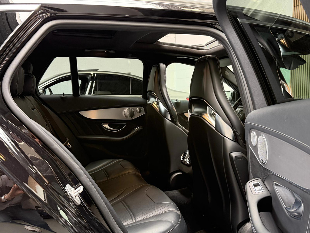 Mercedes-Benz C-Klasse Estate AMG 63 - PANO - SCHAALSTOELEN - BURMESTER 53433695-24.jpg | Global Automotive