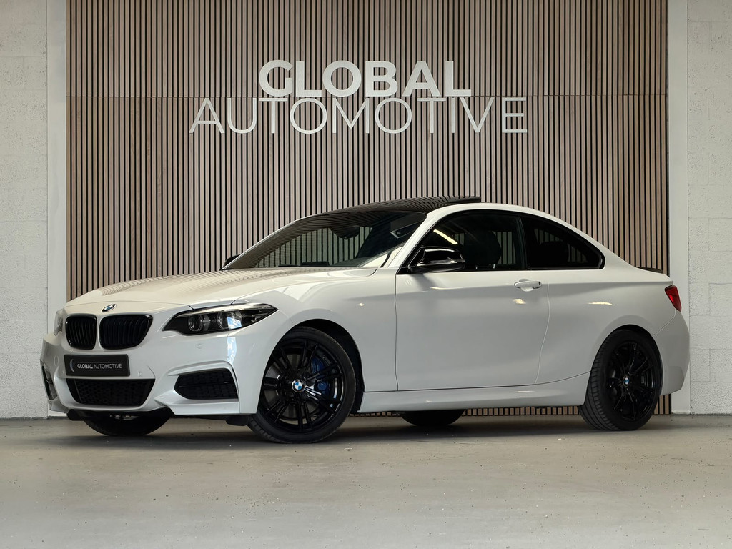 BMW 2 Serie Coupé M240i xDrive Executive - SCHUIFDAK - M PERFORMANCE UITLAAT - HARMAN KARDON 54220190-0.jpg | Global Automotive