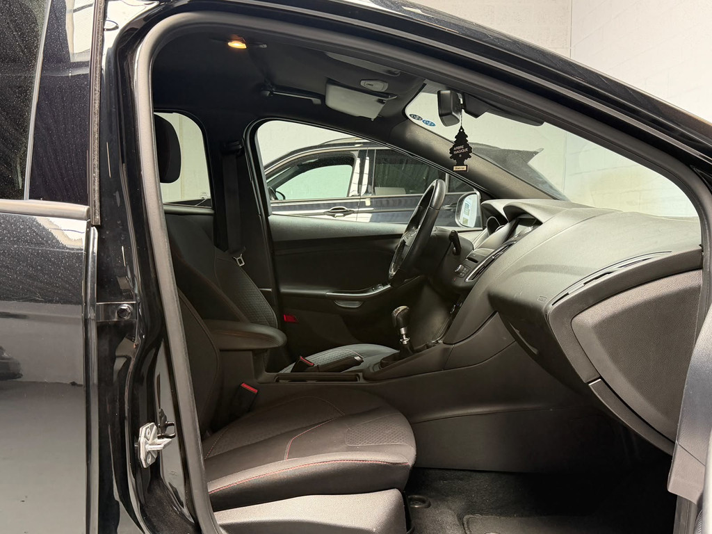 Ford Focus Wagon 1.0 EcoBoost ST Line Business - STUUR STOELVERWARMING - CLIMATE CONTROL 54753738-44.jpg | Global Automotive