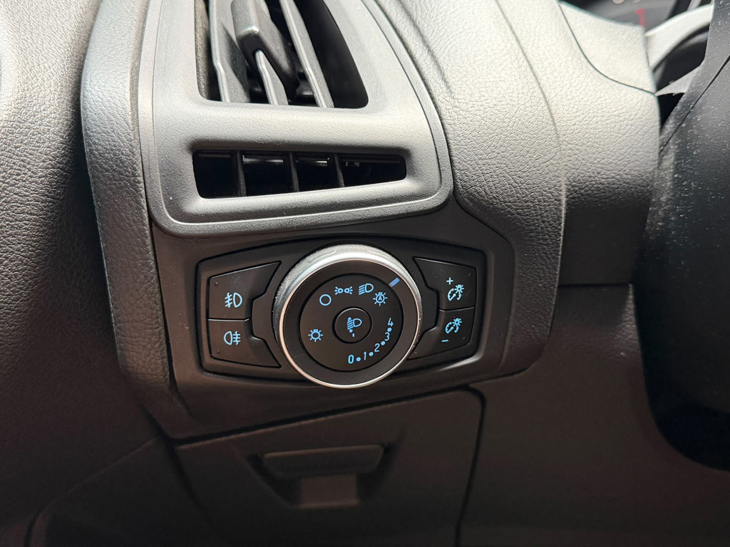 Ford Focus Wagon 1.0 EcoBoost ST Line Business - STUUR STOELVERWARMING - CLIMATE CONTROL 54753738-6.jpg | Global Automotive
