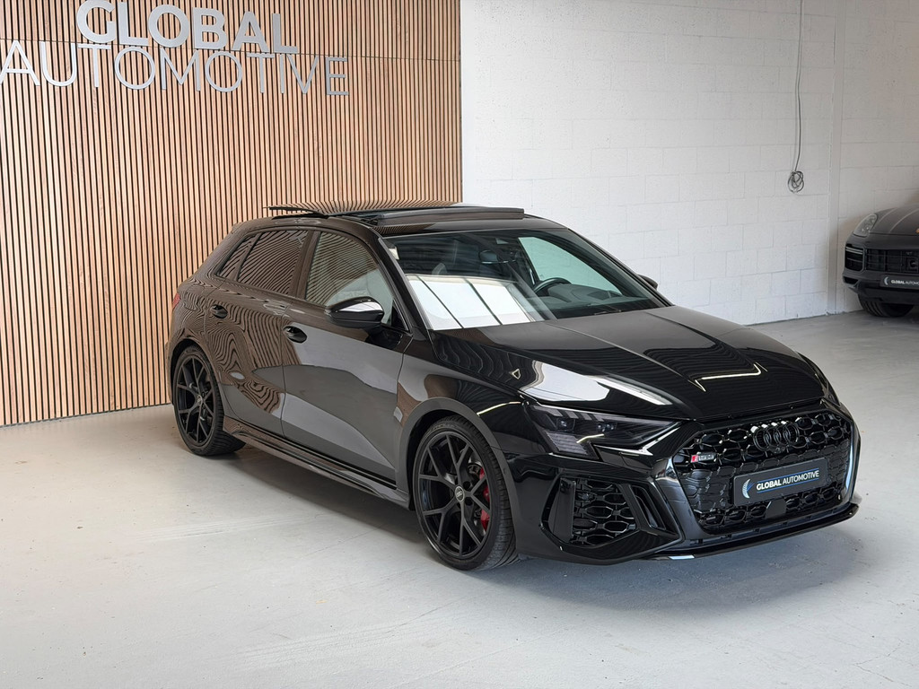Audi RS3 A3 Sportback 2.5 TFSI quattro - PANO - B&O - HEAD UP - RS STOELEN 55770688-1.jpg | Global Automotive