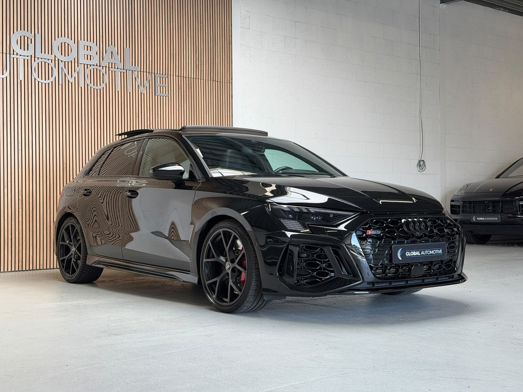 Audi RS3 A3 Sportback 2.5 TFSI quattro - PANO - B&O - HEAD UP - RS STOELEN 55770688-26.jpg | Global Automotive