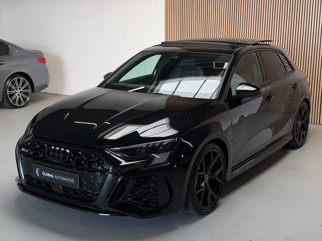 Audi RS3 A3 Sportback 2.5 TFSI quattro - PANO - B&O - HEAD UP - RS STOELEN 55770688-32.jpg | Global Automotive