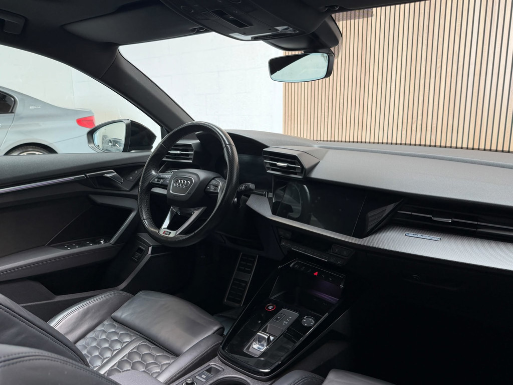 Audi RS3 A3 Sportback 2.5 TFSI quattro - PANO - B&O - HEAD UP - RS STOELEN 55770688-35.jpg | Global Automotive