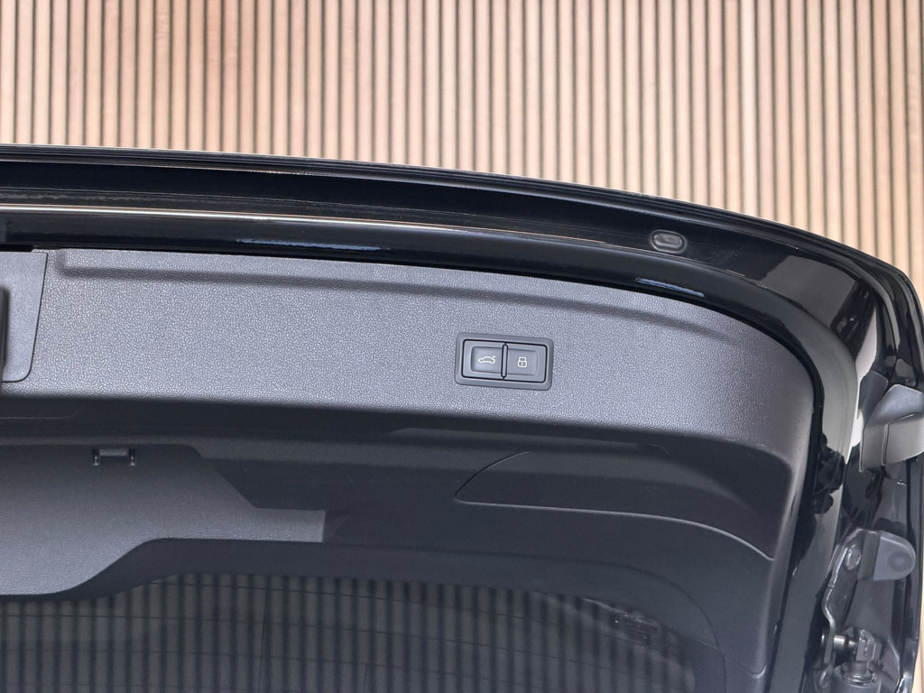 Audi RS3 A3 Sportback 2.5 TFSI quattro - PANO - B&O - HEAD UP - RS STOELEN 55770688-41.jpg | Global Automotive