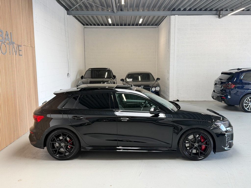 Audi RS3 A3 Sportback 2.5 TFSI quattro - PANO - B&O - HEAD UP - RS STOELEN 55770688-42.jpg | Global Automotive