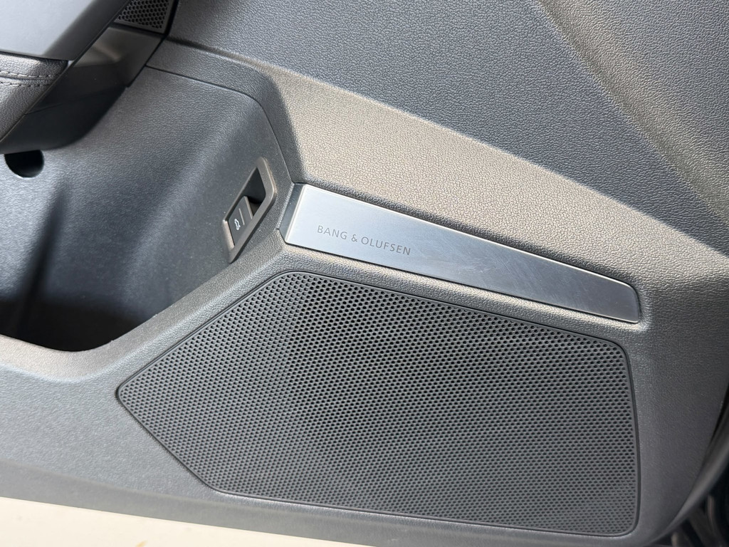 Audi RS3 A3 Sportback 2.5 TFSI quattro - PANO - B&O - HEAD UP - RS STOELEN 55770688-5.jpg | Global Automotive