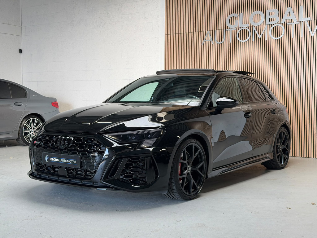 Audi RS3 A3 Sportback 2.5 TFSI quattro - PANO - B&O - HEAD UP - RS STOELEN 55770688-53.jpg | Global Automotive