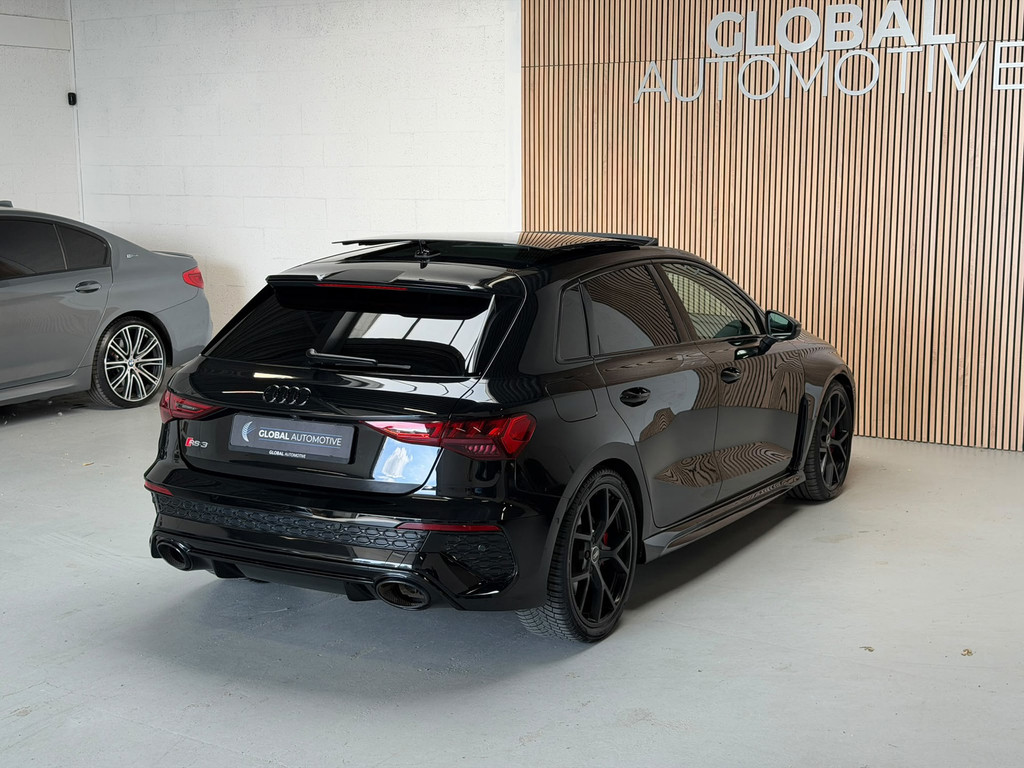 Audi RS3 A3 Sportback 2.5 TFSI quattro - PANO - B&O - HEAD UP - RS STOELEN 55770688-54.jpg | Global Automotive