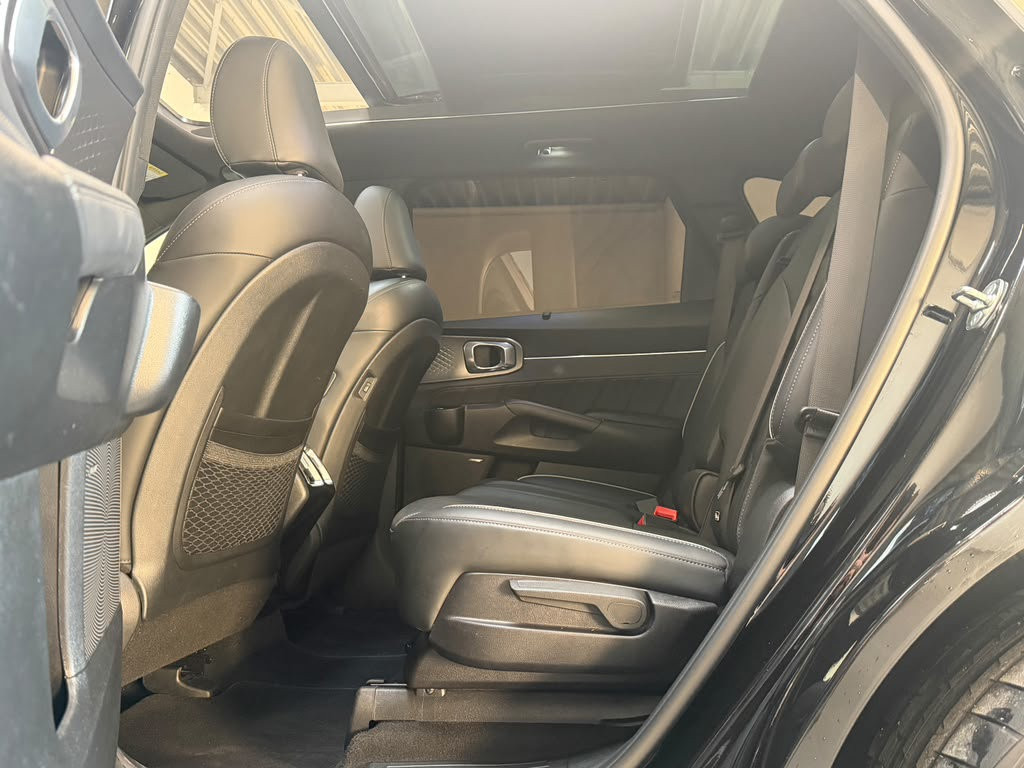 Kia Sorento 1.6 T-GDI Plug-in Hybrid 4WD PLATINUM - LEDER - PANORAMADAK - 360 CAMERA - CARPLAY - STOELVENTILATIE 57574147-3.jpg | Global Automotive